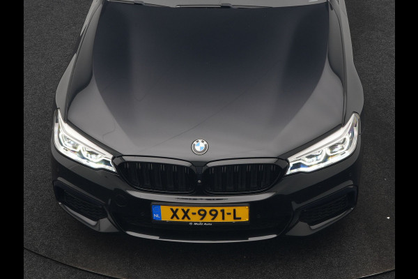 BMW 5 Serie Touring 520i M Sport 184pk Dealer O.H. | Panodak | Head Up | 360 Camera | Lederen Comfortstoelen Memory & Verwarmd | Sfeerverlichting | Blis | Apple Carplay | Stuur Verwarmd | Adaptive LED | Navigatie | DAB | 19"L.M |
