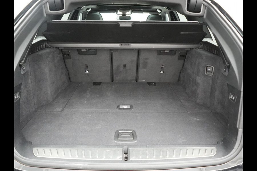 BMW 5 Serie Touring 520i M Sport 184pk Dealer O.H. | Panodak | Head Up | 360 Camera | Lederen Comfortstoelen Memory & Verwarmd | Sfeerverlichting | Blis | Apple Carplay | Stuur Verwarmd | Adaptive LED | Navigatie | DAB | 19"L.M |