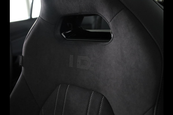 Volkswagen ID.4 Pro Limited Edition Plus 77 kWh accu 210 kW / 286 / Panoramadak / Trekhaak / Massage / IQ-light