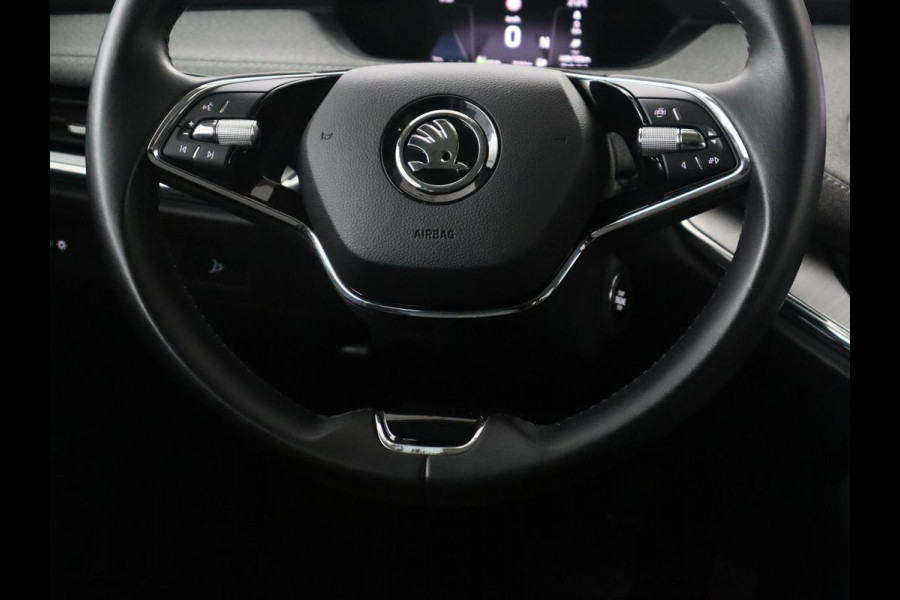 Škoda ENYAQ iV 60 | SOH 92,1 % | Trekhaak | Pano.Dak | LED | Stoelverwarming | Navigatie | Apple Carplay |