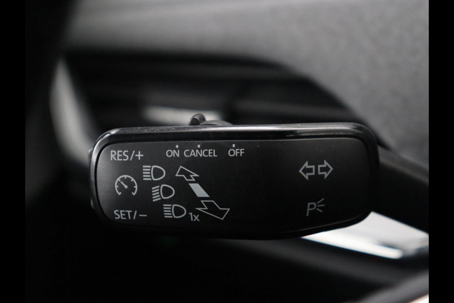 Škoda ENYAQ iV 60 | SOH 92,1 % | Trekhaak | Pano.Dak | LED | Stoelverwarming | Navigatie | Apple Carplay |