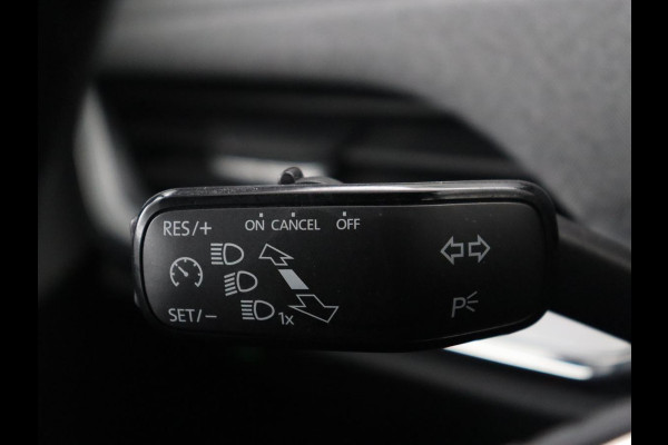 Škoda ENYAQ iV 60 | SOH 92,1 % | Trekhaak | Pano.Dak | LED | Stoelverwarming | Navigatie | Apple Carplay |