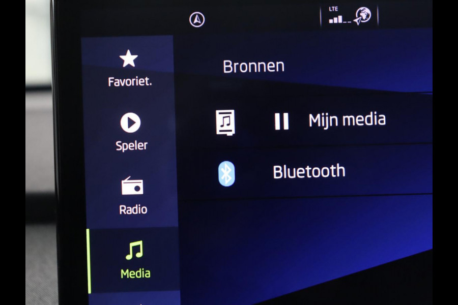Škoda ENYAQ iV 60 | SOH 92,1 % | Trekhaak | Pano.Dak | LED | Stoelverwarming | Navigatie | Apple Carplay |