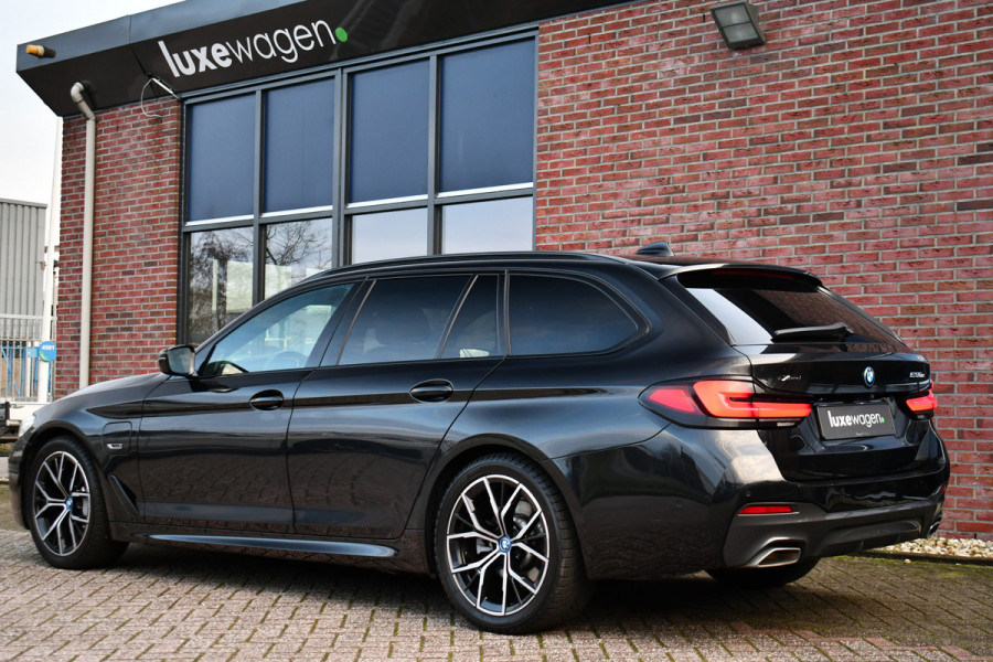 BMW 5 Serie Touring 530e xDrive M-Sport Pro Pano Trekh ACC HUD H/K Massage+Koel 4WS DDC
