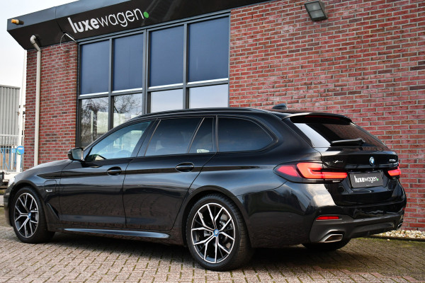 BMW 5 Serie Touring 530e xDrive M-Sport Pro Pano Trekh ACC HUD H/K Massage+Koel 4WS DDC