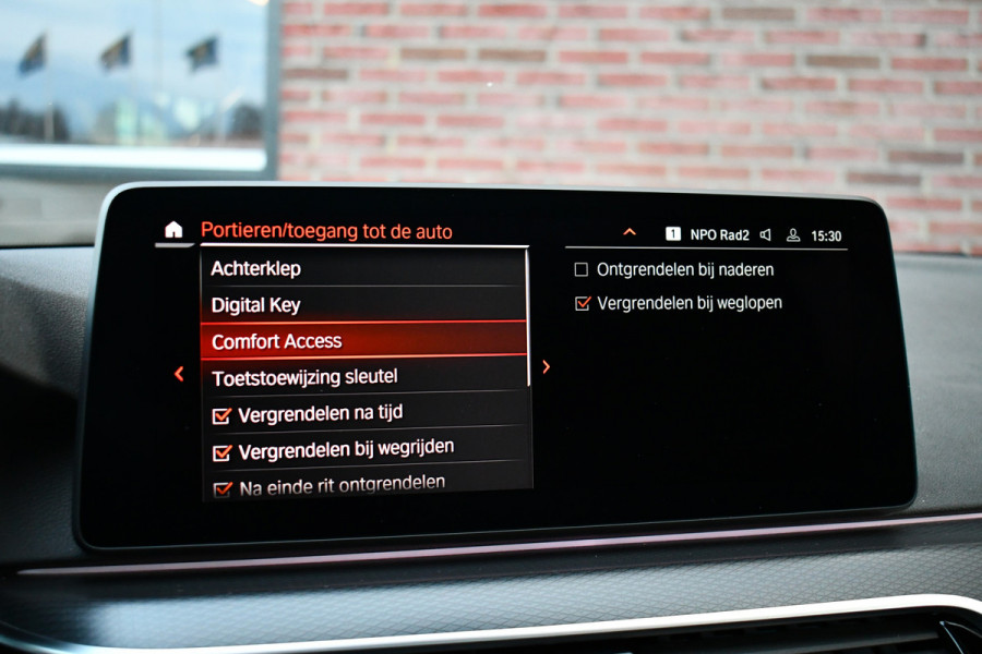 BMW 5 Serie Touring 530e xDrive M-Sport Pro Pano Trekh ACC HUD H/K Massage+Koel 4WS DDC