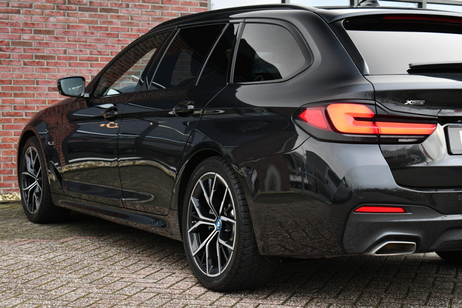 BMW 5 Serie Touring 530e xDrive M-Sport Pro Pano Trekh ACC HUD H/K Massage+Koel 4WS DDC