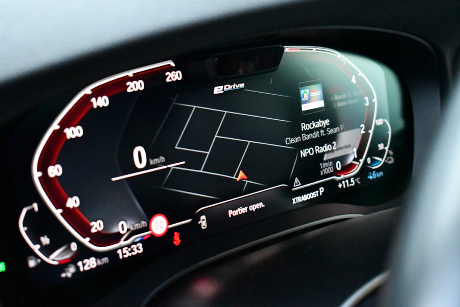 BMW 5 Serie Touring 530e xDrive M-Sport Pro Pano Trekh ACC HUD H/K Massage+Koel 4WS DDC