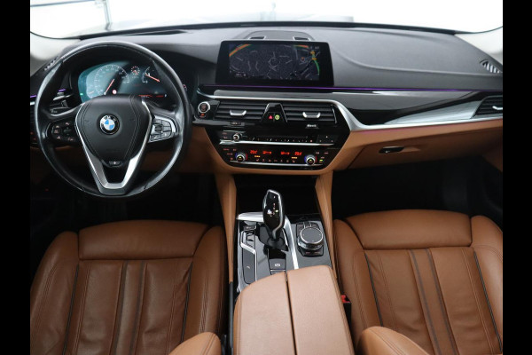 BMW 5 Serie Touring 530i xDrive High Executive | Pano.Dak | Trekhaak | Head-Up | Camera | Stoelverwarming | Stuurwielverwarming |