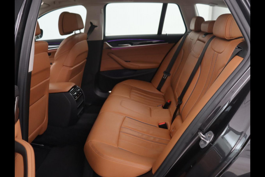 BMW 5 Serie Touring 530i xDrive High Executive | Pano.Dak | Trekhaak | Head-Up | Camera | Stoelverwarming | Stuurwielverwarming |