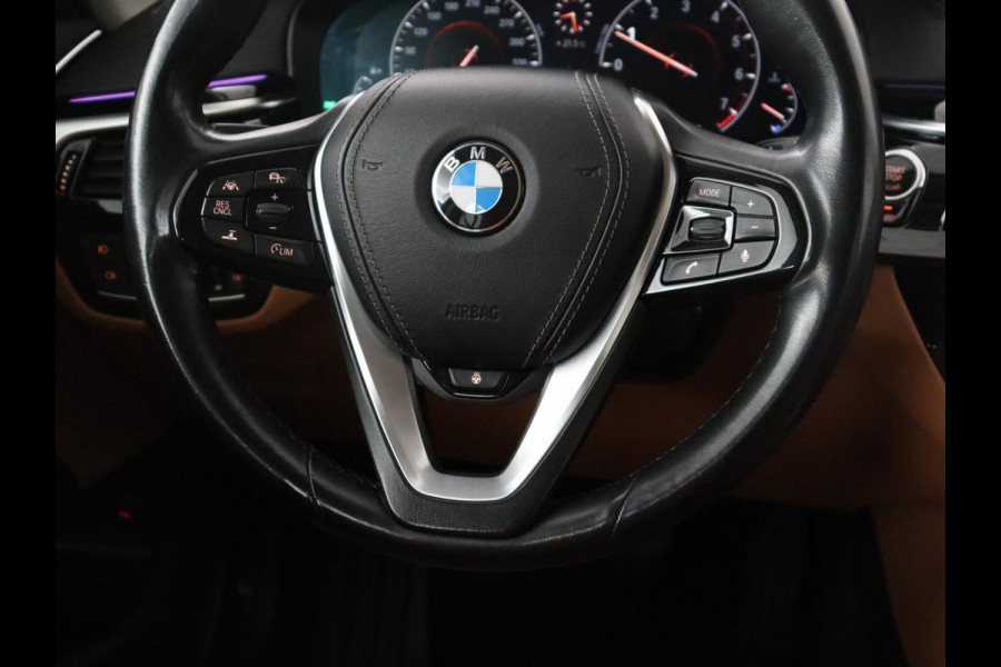 BMW 5 Serie Touring 530i xDrive High Executive | Pano.Dak | Trekhaak | Head-Up | Camera | Stoelverwarming | Stuurwielverwarming |