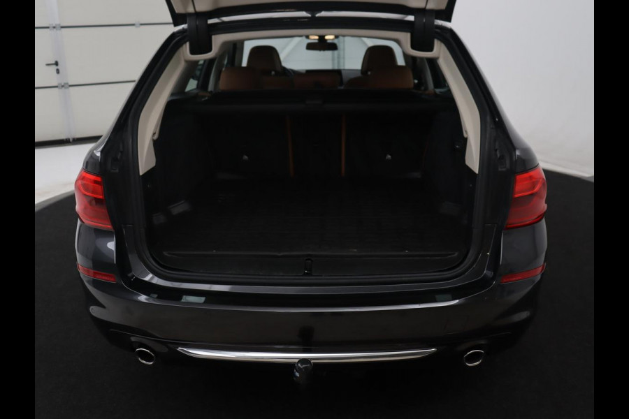 BMW 5 Serie Touring 530i xDrive High Executive | Pano.Dak | Trekhaak | Head-Up | Camera | Stoelverwarming | Stuurwielverwarming |