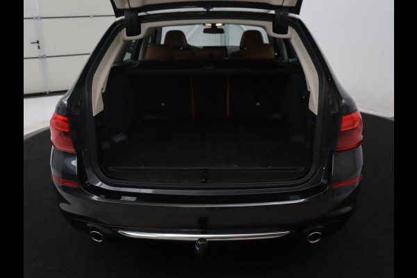 BMW 5 Serie Touring 530i xDrive High Executive | Pano.Dak | Trekhaak | Head-Up | Camera | Stoelverwarming | Stuurwielverwarming |