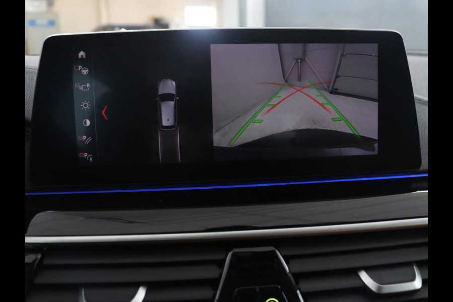 BMW 5 Serie Touring 530i xDrive High Executive | Pano.Dak | Trekhaak | Head-Up | Camera | Stoelverwarming | Stuurwielverwarming |