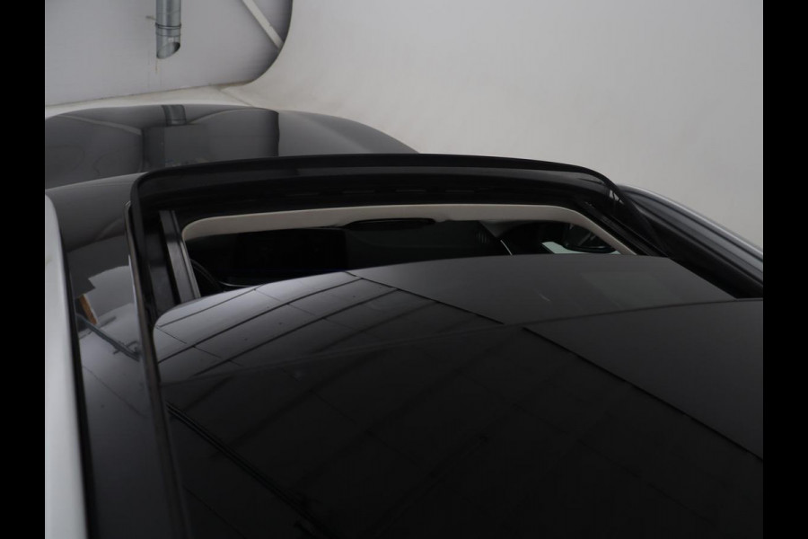 BMW 5 Serie Touring 530i xDrive High Executive | Pano.Dak | Trekhaak | Head-Up | Camera | Stoelverwarming | Stuurwielverwarming |