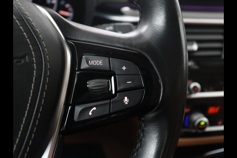 BMW 5 Serie Touring 530i xDrive High Executive | Pano.Dak | Trekhaak | Head-Up | Camera | Stoelverwarming | Stuurwielverwarming |