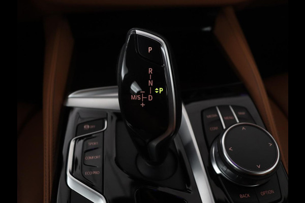 BMW 5 Serie Touring 530i xDrive High Executive | Pano.Dak | Trekhaak | Head-Up | Camera | Stoelverwarming | Stuurwielverwarming |