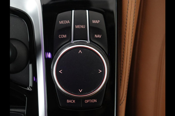 BMW 5 Serie Touring 530i xDrive High Executive | Pano.Dak | Trekhaak | Head-Up | Camera | Stoelverwarming | Stuurwielverwarming |