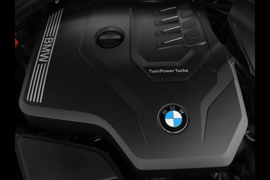 BMW 5 Serie Touring 530i xDrive High Executive | Pano.Dak | Trekhaak | Head-Up | Camera | Stoelverwarming | Stuurwielverwarming |