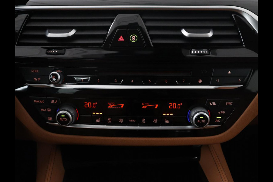 BMW 5 Serie Touring 530i xDrive High Executive | Pano.Dak | Trekhaak | Head-Up | Camera | Stoelverwarming | Stuurwielverwarming |