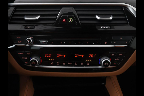 BMW 5 Serie Touring 530i xDrive High Executive | Pano.Dak | Trekhaak | Head-Up | Camera | Stoelverwarming | Stuurwielverwarming |