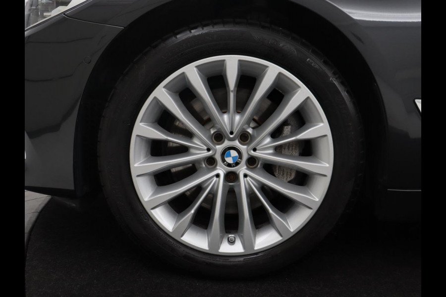 BMW 5 Serie Touring 530i xDrive High Executive | Pano.Dak | Trekhaak | Head-Up | Camera | Stoelverwarming | Stuurwielverwarming |
