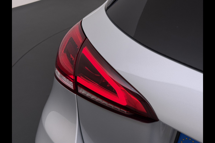 Mercedes-Benz A-Klasse A 180 AMG line | Night Pano Sfeer