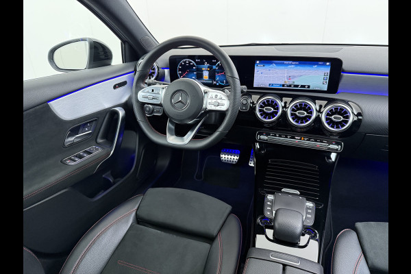 Mercedes-Benz A-Klasse A 180 AMG line | Night Pano Sfeer
