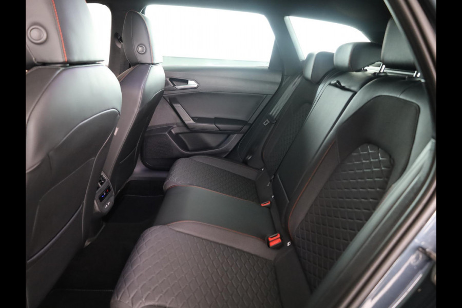 Seat Leon Sportstourer 1.5 TSI e-Hybrid FR PHEV First Edition 204pk | Verlengde garantie | Navigatie | Parkeersensoren | Achteruitrijcamera | Adaptieve cruise control |