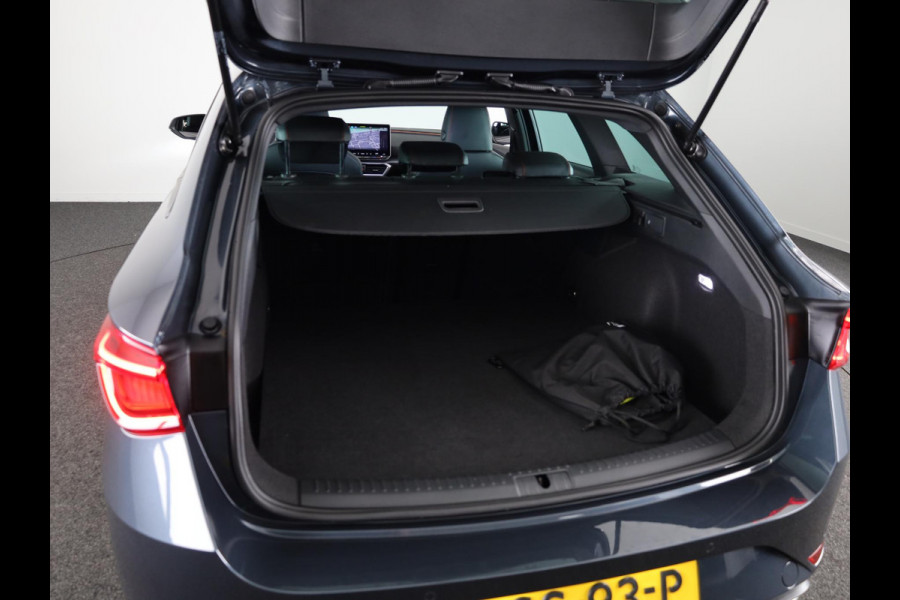 Seat Leon Sportstourer 1.5 TSI e-Hybrid FR PHEV First Edition 204pk | Verlengde garantie | Navigatie | Parkeersensoren | Achteruitrijcamera | Adaptieve cruise control |