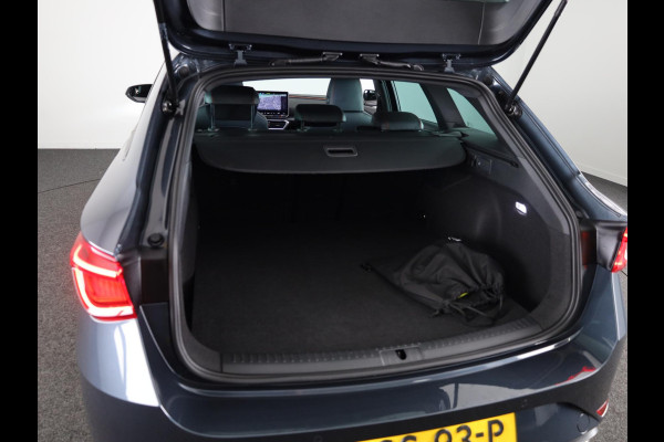 Seat Leon Sportstourer 1.5 TSI e-Hybrid FR PHEV First Edition 204pk | Verlengde garantie | Navigatie | Parkeersensoren | Achteruitrijcamera | Adaptieve cruise control |