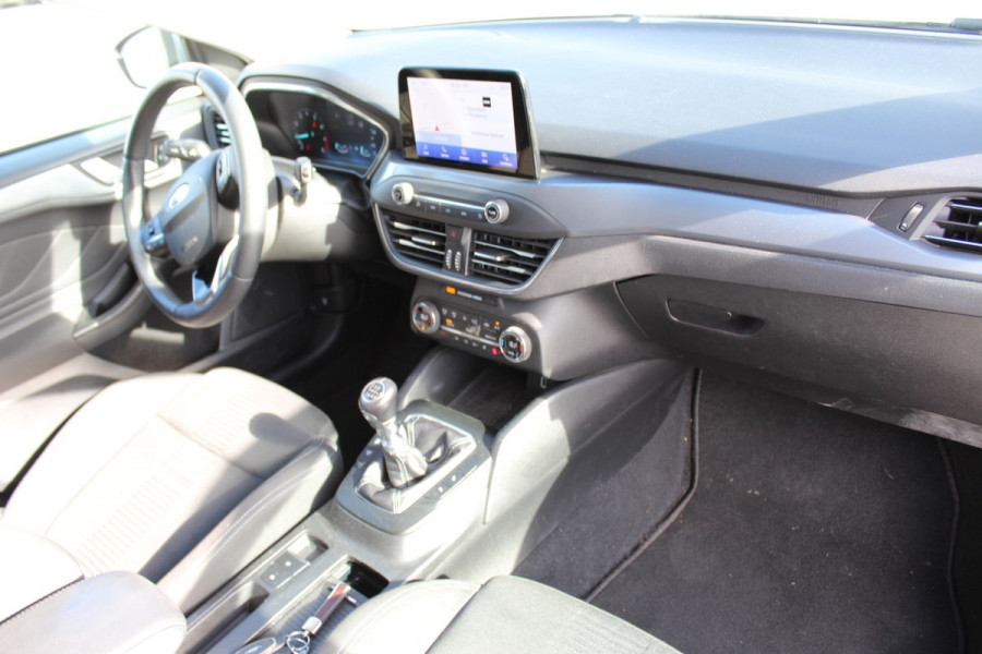 Ford FOCUS Wagon 1.0 EcoBoost Vignale goed onderhouden trekhaak camera parkeerhulp