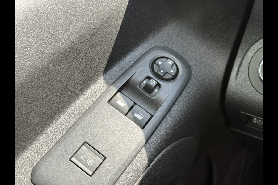 Opel e-Cargo 50kWh 136PK Elektrisch! L1 285KM WLTP Cruise control Carplay Navigatie Climate control Snelladen Parkeersensoren achter
