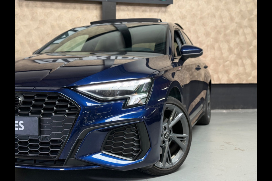 Audi A3 Sportback 40 TFSI e Edition | Pano | Stoelverwarming | Camera | Carplay