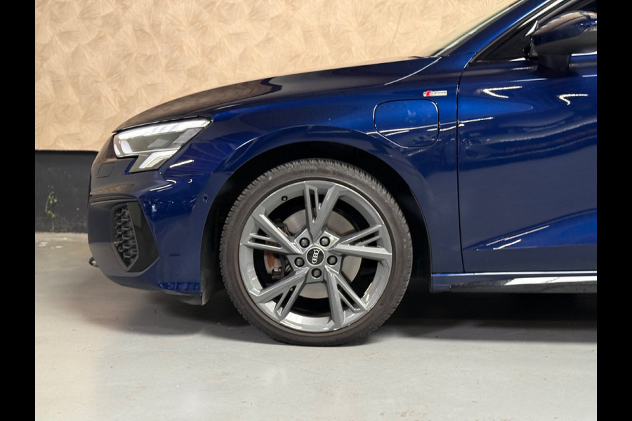 Audi A3 Sportback 40 TFSI e Edition | Pano | Stoelverwarming | Camera | Carplay