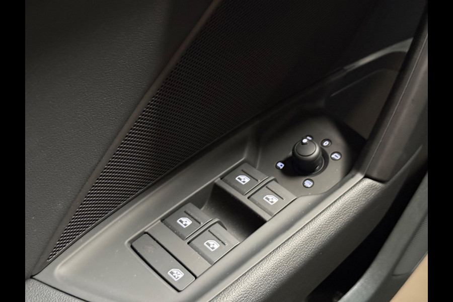 Audi A3 Sportback 40 TFSI e Edition | Pano | Stoelverwarming | Camera | Carplay