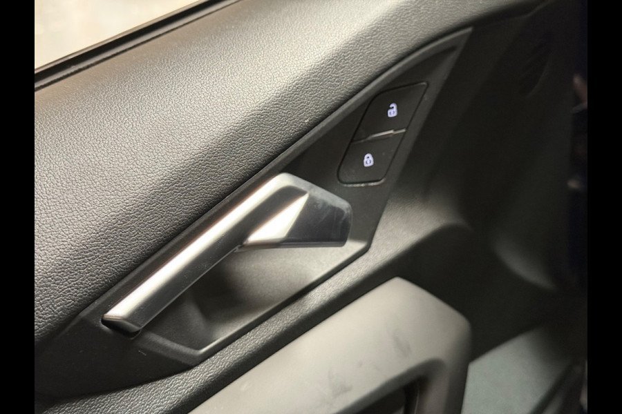 Audi A3 Sportback 40 TFSI e Edition | Pano | Stoelverwarming | Camera | Carplay