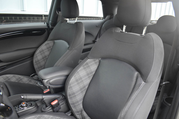 MINI 3-deurs 1.5 Cooper Chili | Xenon | Carplay | Navi | Sportstoelen | PDC | Lichtmetalen velgen