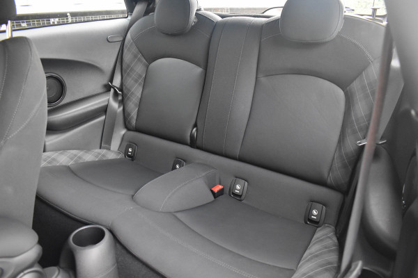 MINI 3-deurs 1.5 Cooper Chili | Xenon | Carplay | Navi | Sportstoelen | PDC | Lichtmetalen velgen