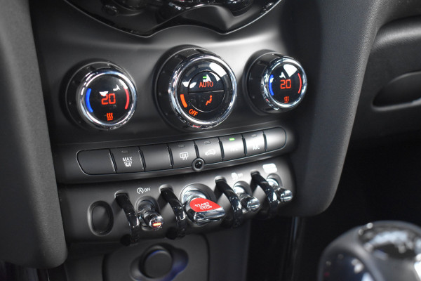 MINI 3-deurs 1.5 Cooper Chili | Xenon | Carplay | Navi | Sportstoelen | PDC | Lichtmetalen velgen