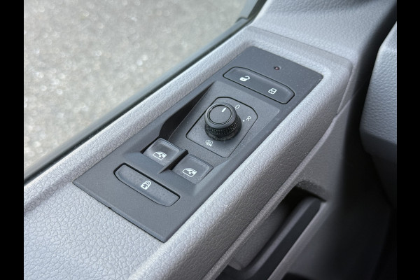Volkswagen Transporter 2.0 TDI L2H1 28 ZB-Edition | NL-auto | 1e Eig | Carplay | Camera | Trekhaak