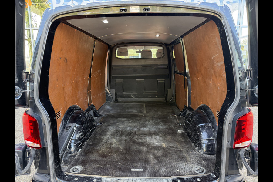 Volkswagen Transporter 2.0 TDI L2H1 28 ZB-Edition | NL-auto | 1e Eig | Carplay | Camera | Trekhaak