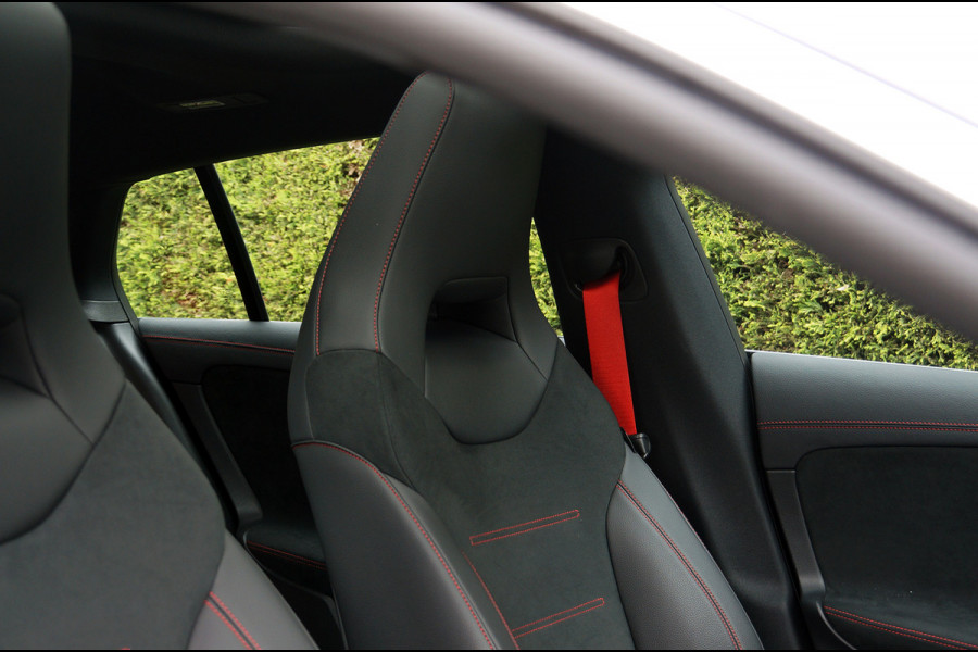 Mercedes-Benz CLA-Klasse Shooting Brake CLA 45 AMG 4M+ | Distronic Pano Trekhaak