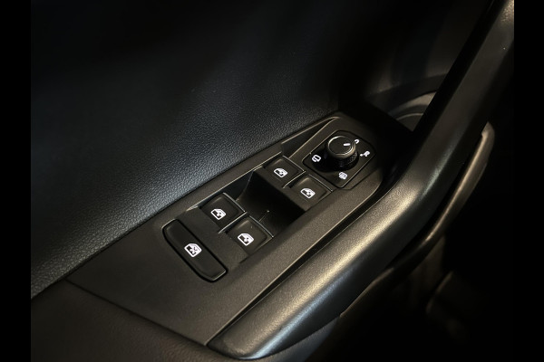 Volkswagen Polo 1.0 TSI Automaat Goal Navigatie Apple Carplay/Android Auto Parkeersensoren Adaptive Cruise Control Stoelverwarming Matrix LED koplampen Climate Control Lichtmetalen velgen