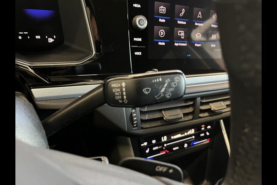 Volkswagen Polo 1.0 TSI Automaat Goal Navigatie Apple Carplay/Android Auto Parkeersensoren Adaptive Cruise Control Stoelverwarming Matrix LED koplampen Climate Control Lichtmetalen velgen