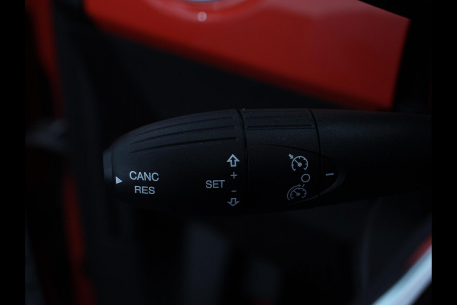 Fiat 500C 1.0 Hybrid Cabrio Navigatie Climate Control Cruise control Lichtmetalen velgen Apple Carplay/ Android Auto Navigatie Parkeersensor achter