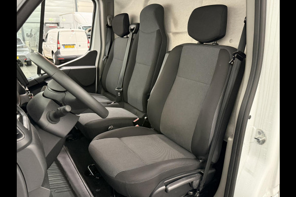 Renault Master T33 2.3 dCi 135 L2H2 Airco Cruise control Parkeersensoren Navigatie Trekhaak