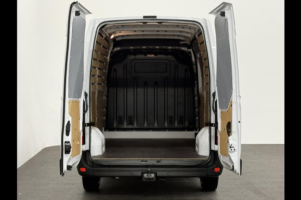 Renault Master T33 2.3 dCi 135 L2H2 Airco Cruise control Parkeersensoren Navigatie Trekhaak