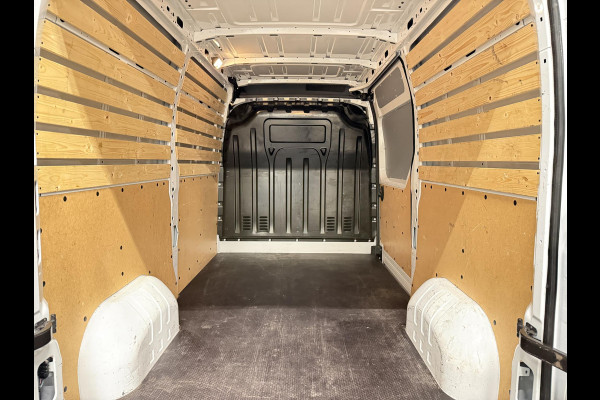 Renault Master T33 2.3 dCi 135 L2H2 Airco Cruise control Parkeersensoren Navigatie Trekhaak