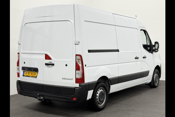 Renault Master T33 2.3 dCi 135 L2H2 Airco Cruise control Parkeersensoren Navigatie Trekhaak